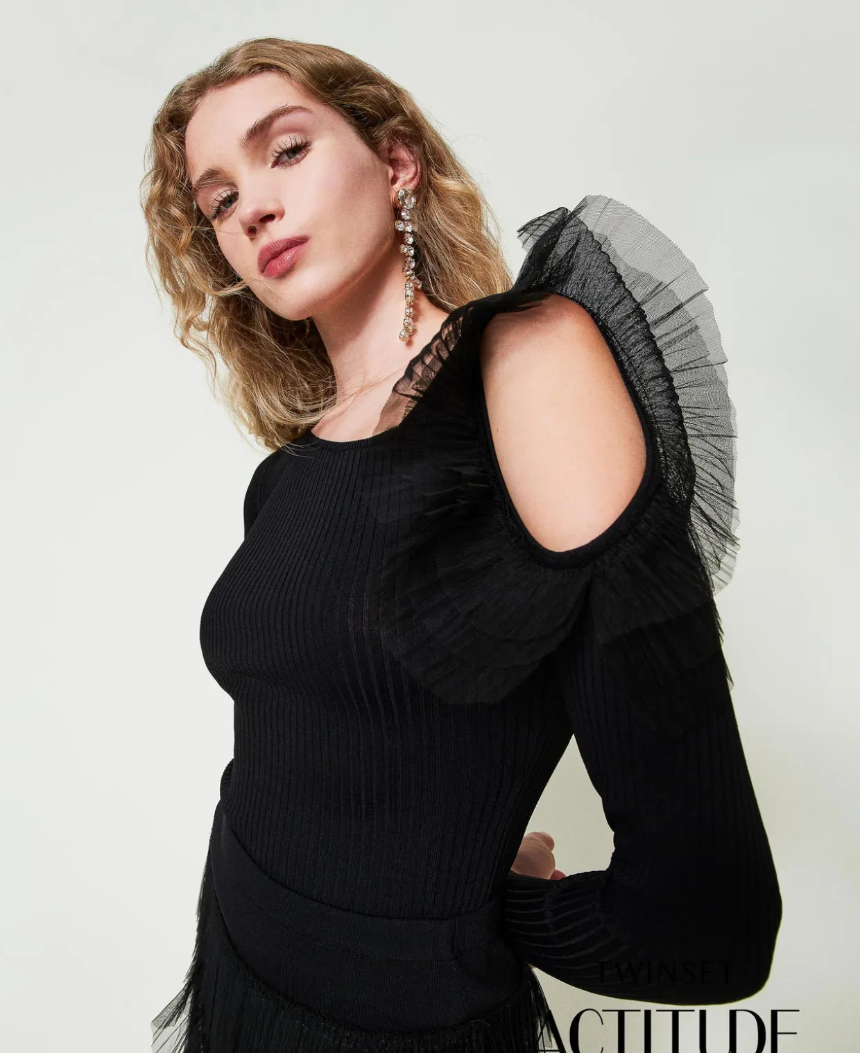 Figurbetonter Pullover Mit Cut-out Und Tüll