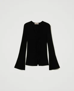 Figurbetonter Pullover Mit Rippenmuster Und Überkreuzung