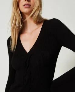 Figurbetonter Pullover Mit Rippenmuster Und Überkreuzung