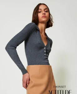 Gerippter Pullover Mit Stickerei