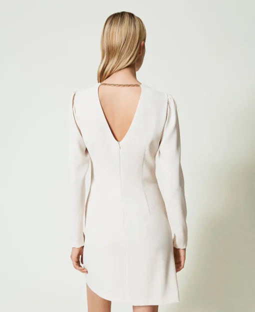 Kurzes Kleid Mit „Oval T“-Kettchen