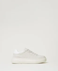 Perforierter Sneaker Mit Logo