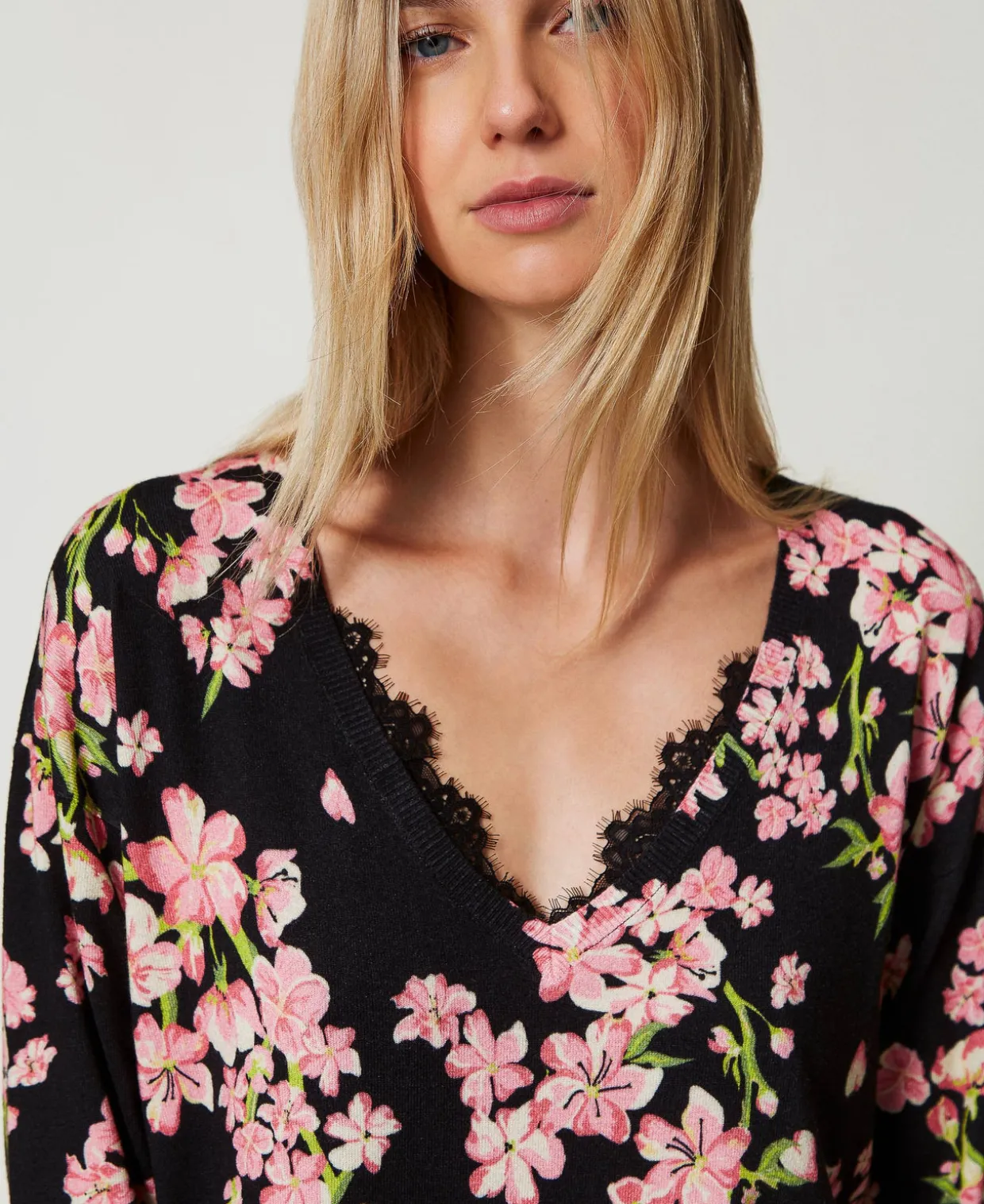 Pullover Mit Blumenprint Und Spitze