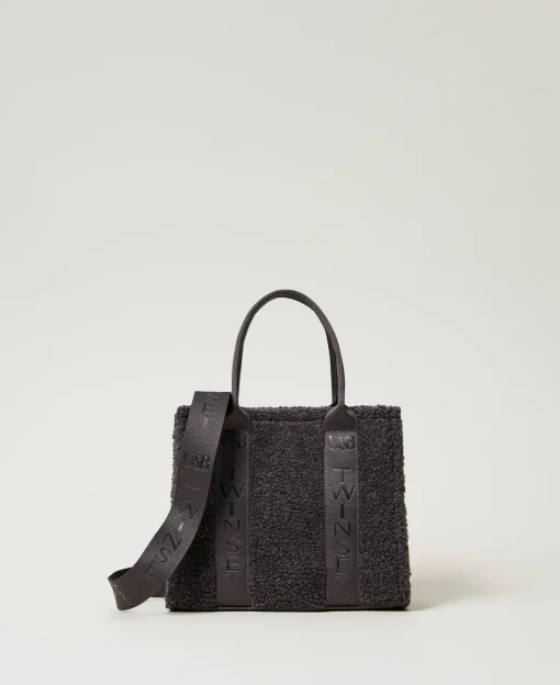 Shopper Aus Pelzimitat Im Teddylook