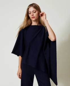Asymmetrischer Strickponcho
