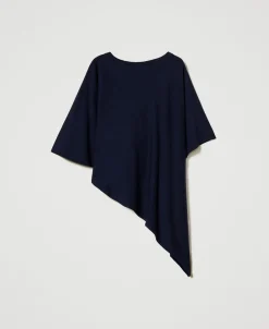 Asymmetrischer Strickponcho