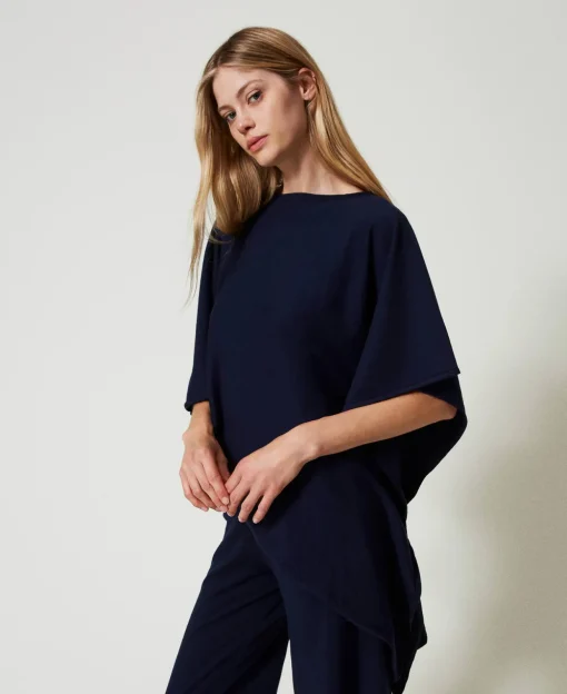 Asymmetrischer Strickponcho