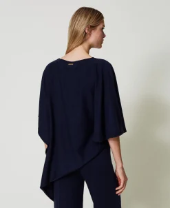 Asymmetrischer Strickponcho