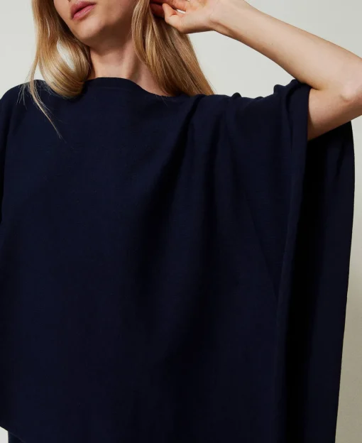 Asymmetrischer Strickponcho