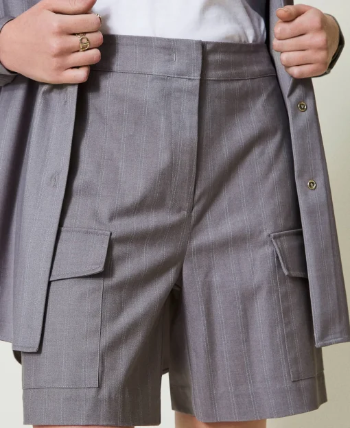 Bermudashorts Mit Nadelstreifen Und Taschen
