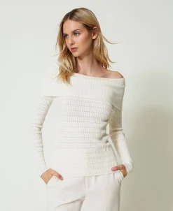 Figurbetonter Off-Shoulder-Pullover
