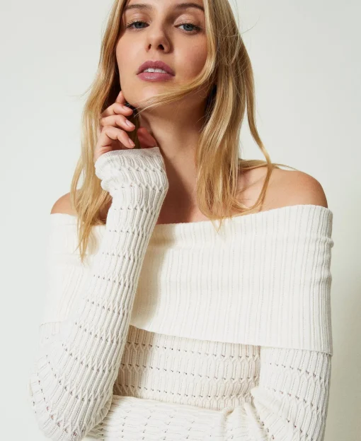 Figurbetonter Off-Shoulder-Pullover