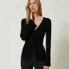 Figurbetonter Pullover Mit Rippenmuster Und Überkreuzung