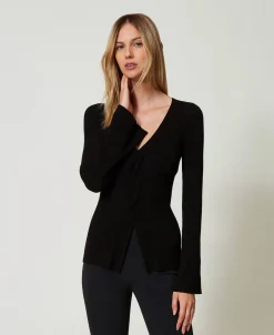 Figurbetonter Pullover Mit Rippenmuster Und Überkreuzung