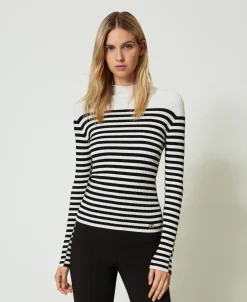 Figurbetonter Pullover Mit Streifen