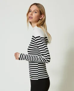 Figurbetonter Pullover Mit Streifen