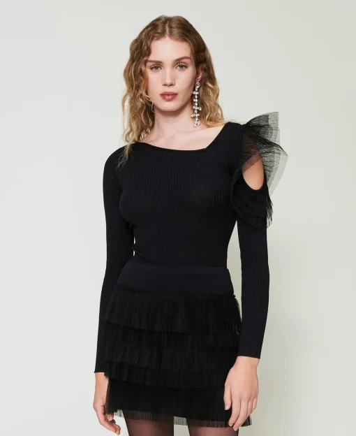 Figurbetonter Pullover Mit Cut-out Und Tüll