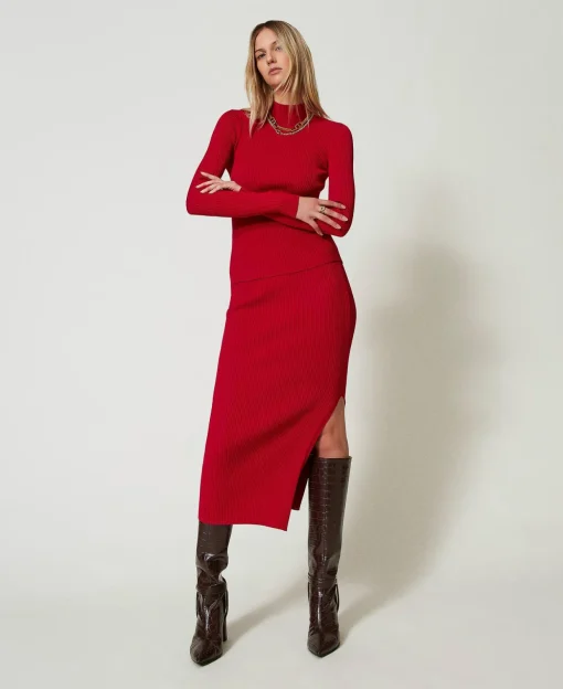 Figurbetonter Pullover Mit Rippenmuster Und Öffnung