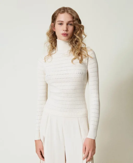 Figurbetonter Stehkragenpullover