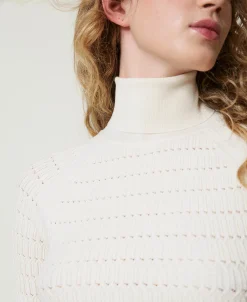 Figurbetonter Stehkragenpullover