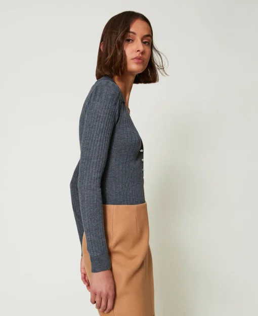Gerippter Pullover Mit Stickerei