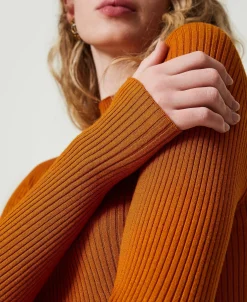 Gerippter Stehkragenpullover