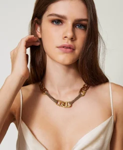 Halsnahe Kette Mit „Oval T“-Logos