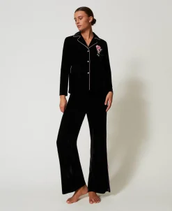 Herrenmäßiger Pyjama Aus Samt Mit Stickerei