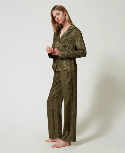 Herrenmäßiger Pyjama Aus Satinjacquard