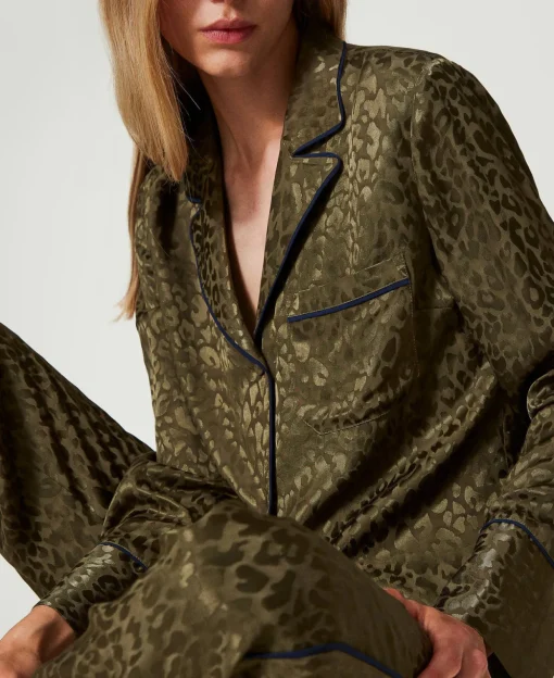 Herrenmäßiger Pyjama Aus Satinjacquard