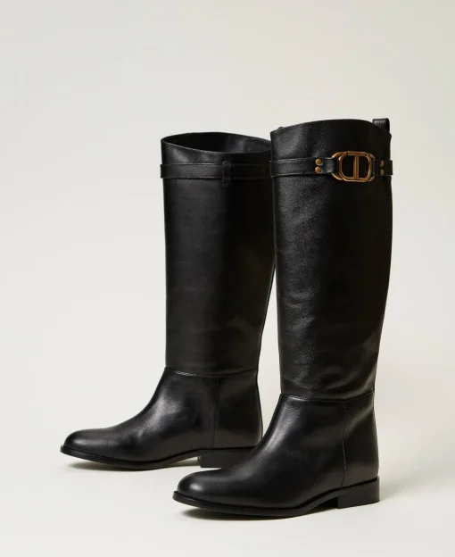 Hoher Stiefel Aus Leder Mit Oval T