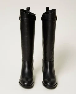 Hoher Stiefel Aus Leder Mit Oval T