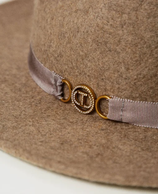 Hut Aus Tuch Mit Oval T