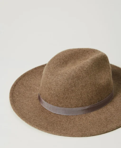 Hut Aus Tuch Mit Oval T