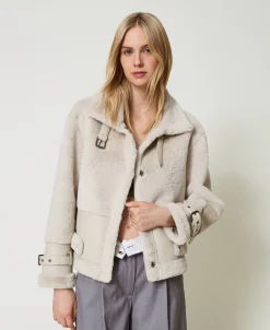 Jacke Aus Pelzimitat Mit Riegeln