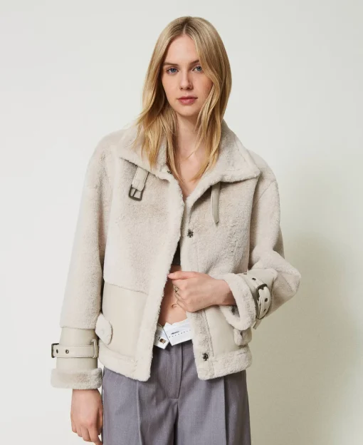 Jacke Aus Pelzimitat Mit Riegeln