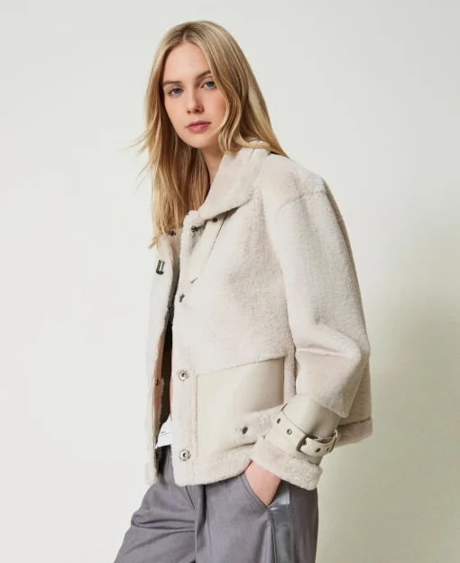 Jacke Aus Pelzimitat Mit Riegeln