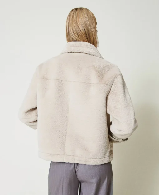 Jacke Aus Pelzimitat Mit Riegeln