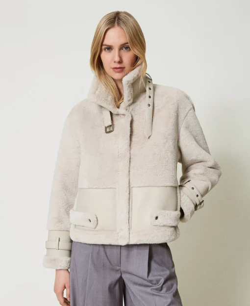 Jacke Aus Pelzimitat Mit Riegeln