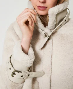 Jacke Aus Pelzimitat Mit Riegeln