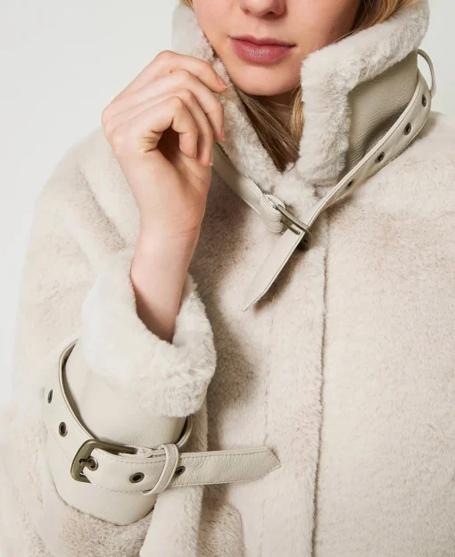 Jacke Aus Pelzimitat Mit Riegeln