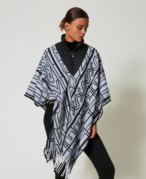 Jacquardponcho Mit Logos