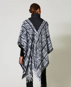 Jacquardponcho Mit Logos