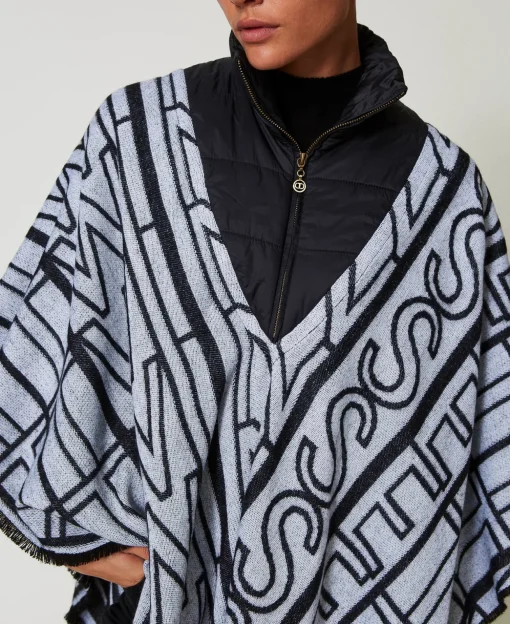 Jacquardponcho Mit Logos