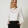 Kreppbluse Mit Floraler Stickerei