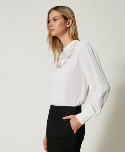 Kreppbluse Mit Floraler Stickerei