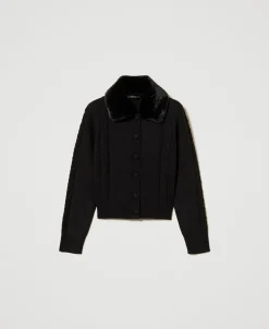 Kurzer Cardigan Mit Kragen Aus Pelzimitat