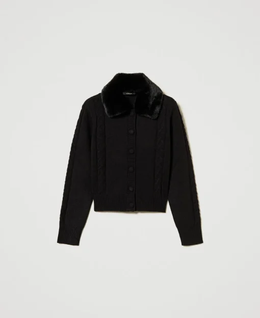 Kurzer Cardigan Mit Kragen Aus Pelzimitat