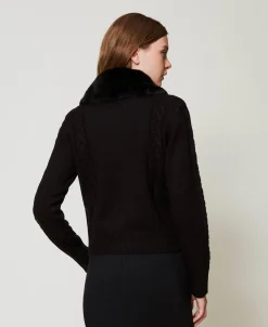 Kurzer Cardigan Mit Kragen Aus Pelzimitat
