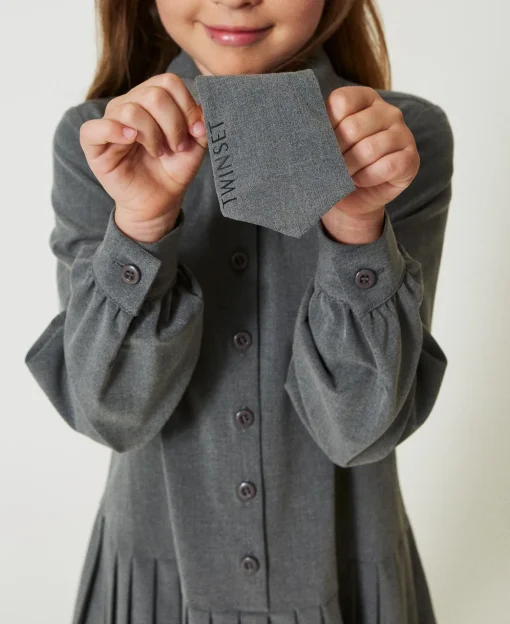 Kurzes Flanellkleid Mit Krawatte
